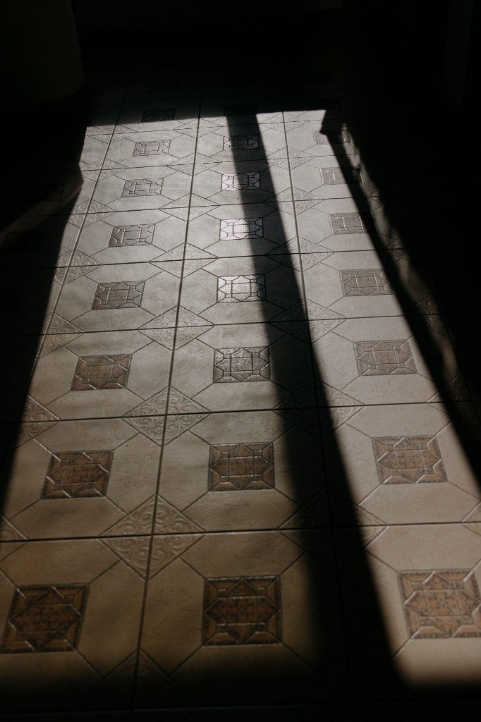 Geometric patterned beige floor tile installation detail by Ikveles Construction